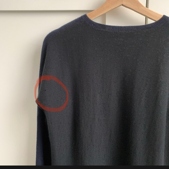 Vince Navy and Black cashmere sweater - Picture 6 of 6